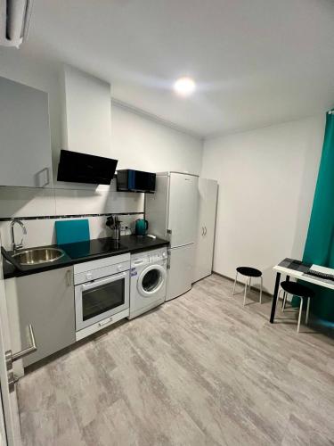 Neuwertiges Apartment mit schnellem WLAN, Glasfaser, Kostenlose Privatparkplatz auch für Transporter geeignet R25