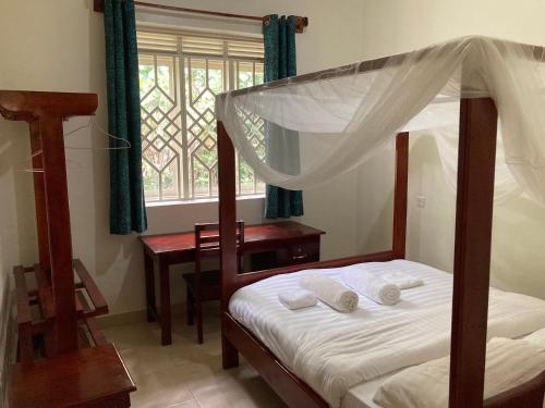 . Bwindi Guest House