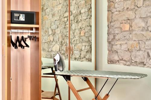 Studio Apartment image 8