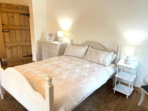 1 double bed, 1 twin bed