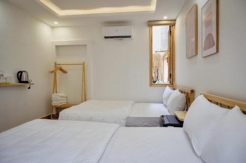 Quadruple Room image 7
