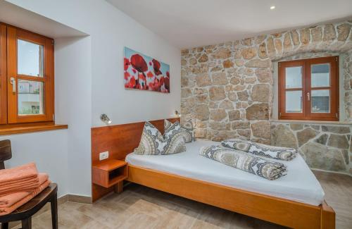 One-Bedroom Apartment image 4