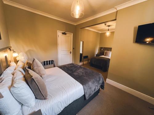 Room, family, private bathroom