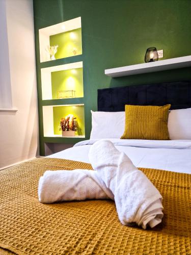 Modern 2 bedroom flat County Rd