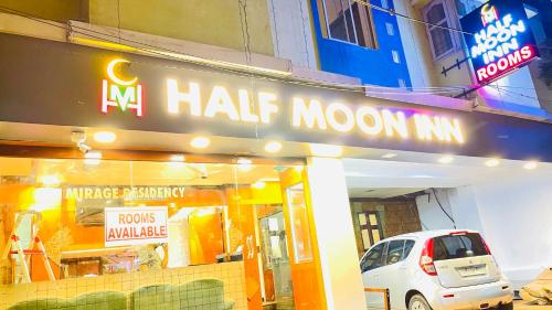 HALF MOON INN – Chennai, IL