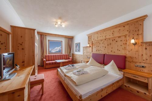 Junior Suite with Mountain View