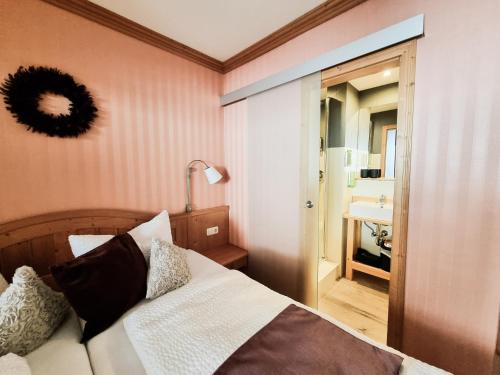 Landhaus Talblick- Boutique B&B-Pension-Gastehaus 6.7km von Fambach entfernt
