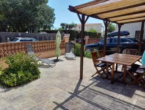 Villa d'angle spacieuse climatisée étage, clôturée dans domaine PORTES DU SOLEIL, 3 chambres, 7 couchages, wifi, accès payant aux piscines, 400m de la mer de portiragnes plage,LRPDSR6 - Location, gîte - Portiragnes