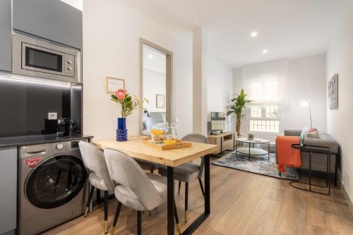 Elegant 2-Bed Stay in Central Chamberí, Madrid