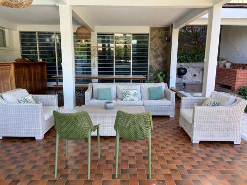 Villa "The Pretty Mermaid", pool and stunning views 5 min from beach in Desė