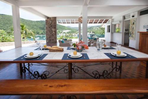 Villa "The Pretty Mermaid", pool and stunning views 5 min from beach in Desė