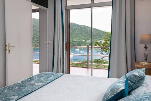 Villa "The Pretty Mermaid", pool and stunning views 5 min from beach in Desė