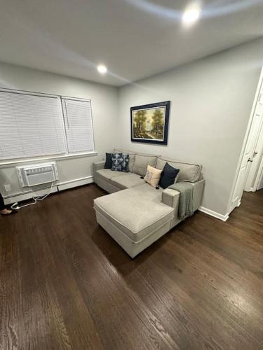 Cozy 2 BR suite, 10 min to NYC &Times Sq in West New York, USA