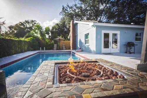 Heated Pool in Private House w/ Fire Pit in Seffner, USA