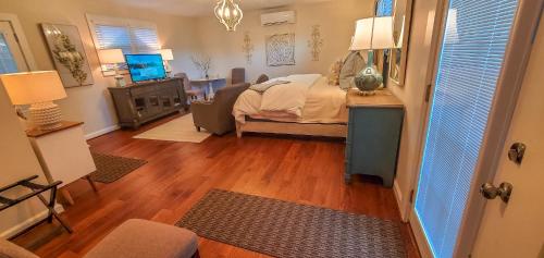 Walnut Hill Cottage thumb 4