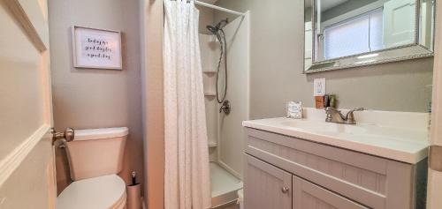 Walnut Hill Cottage in West Jefferson, USA