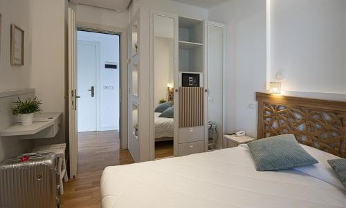 Suite (3 Adults) image 3