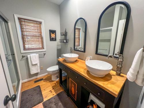 Bluff Mountain Retreat - New Rental 2023 in West Jefferson, USA