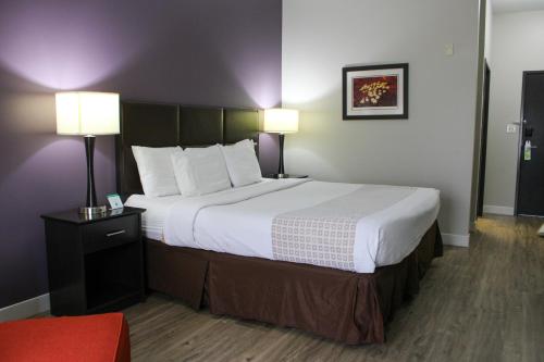 Parkwood Inn & Suites