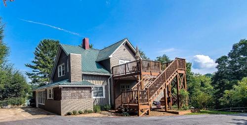 Walnut Hill in West Jefferson, USA