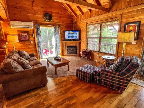 Breezy River Mountain Cabin in Piney Creek, USA