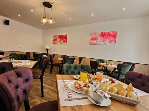 Ravintola, Holdvirág Hotel (Holdvirag Hotel) in Sárvár
