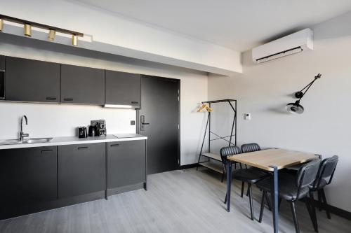 Pick A Flat's Apartments in in Parc des Buttes Chaumonts - Rue Edouard Pailleron - Location saisonnière - Paris
