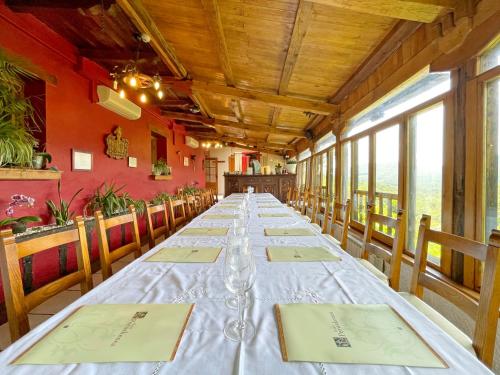 Restoran, Hotel Peruskenea in Jaunsaras