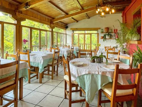 Restoran, Hotel Peruskenea in Jaunsaras