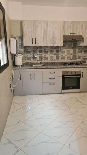 virtuve, Rooms in shared apartment close to CMN-Airport in Nouaceur