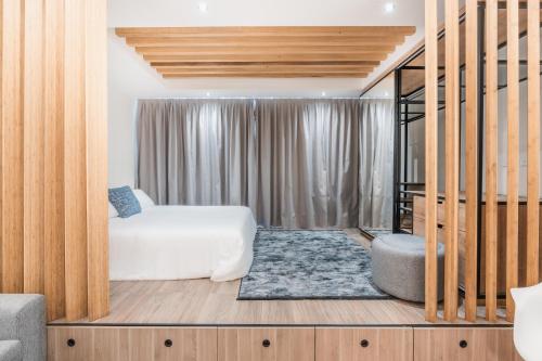 1 queen bed, 1 sofa bed