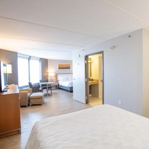Queen Room with Two Queen Beds and Mobility Accessible Tub