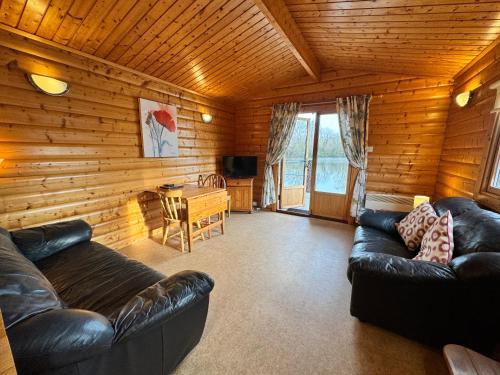 Woodlakes Park Room Type - Cedar Plus Lodge - 2 bedrooms