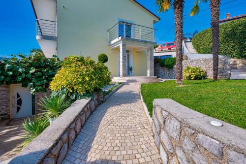 Villa Maelynn Opatija with Heated Pool and Sea View in Rubesi
