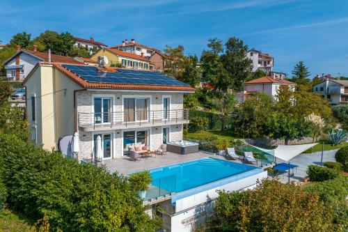 Villa Maelynn Opatija with Heated Pool and Sea View