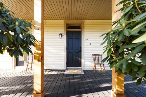 Cozy Farmhouse near all Attractions - image 7