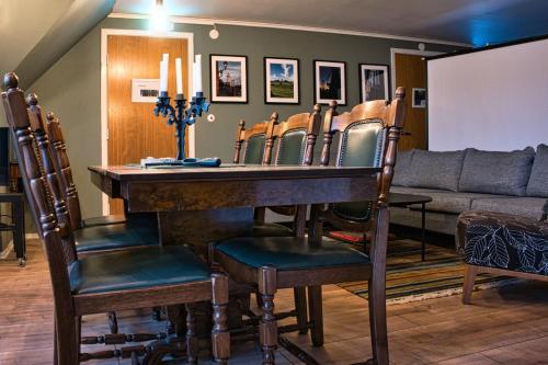 Bed and books pa Osterlens Gastharbarge in Glemmingebro