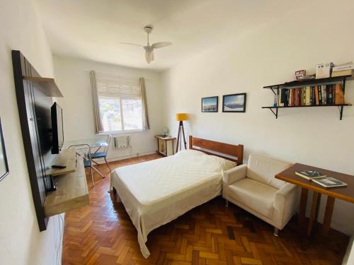 Studio completo no Catete, em andar alto, com vista livre , próximo Metrô e praia do Flamengo, ar , wifi, tv, pauloangerami RC214 - Rio de Janeiro