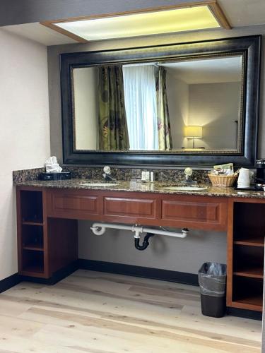 Quality Inn Near Western State Colorado University - image 3