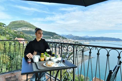 In Costa Relais & Luxury Suites Room Type - King Room with Sea View