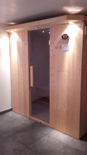 gîte composé de 2 maisons avec cheminée et sauna (gite compose de 2 maisons avec cheminee et sauna) in Houdetot