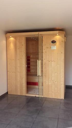 gîte composé de 2 maisons avec cheminée et sauna (gite compose de 2 maisons avec cheminee et sauna) in Houdetot