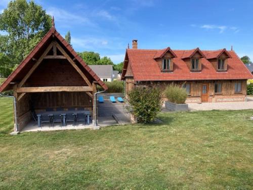 gîte composé de 2 maisons avec cheminée et sauna (gite compose de 2 maisons avec cheminee et sauna) in Houdetot