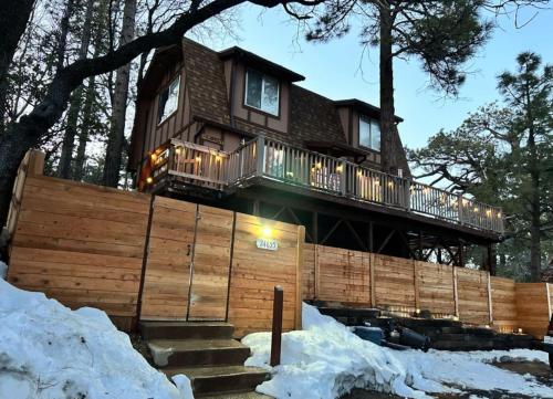 Blissfully Wild -with Hot Tub and pets are welcome in Idyllwild, USA