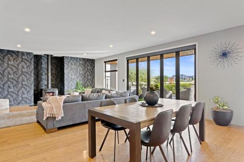 Iekārtas, 6BR Relax at Lake Hood Luxury Canal Home with Jetty in Huntingdon