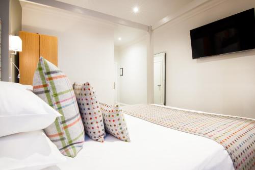 Four Poster Double Room image 3