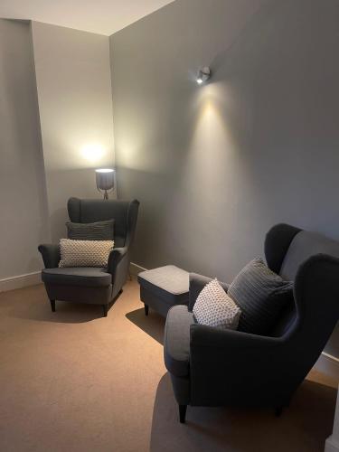 #St Georges Court by DerBnB, Spacious 2 Bedroom Apartments, Free Parking, WI-FI, Netflix & Within Walking Distance Of The City Centre