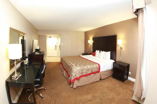 Ramada by Wyndham Fresno North