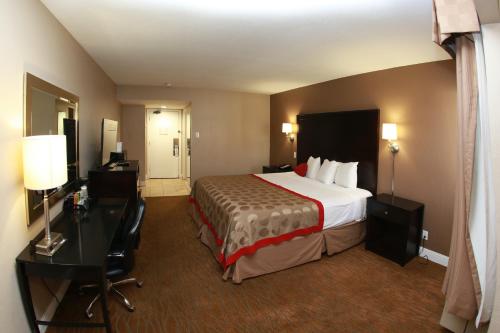 Ramada by Wyndham Fresno North