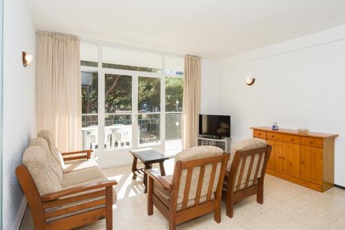 Apartment with Pool View 